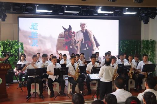 高雅藝術潤童心，管樂之聲傳校園——榆林學院管樂團走進高新二小藝術交流活動側記